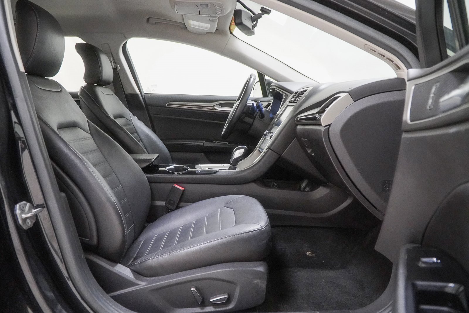 Used 2015 Ford Fusion SE w/ Equipment Group 202A image 35