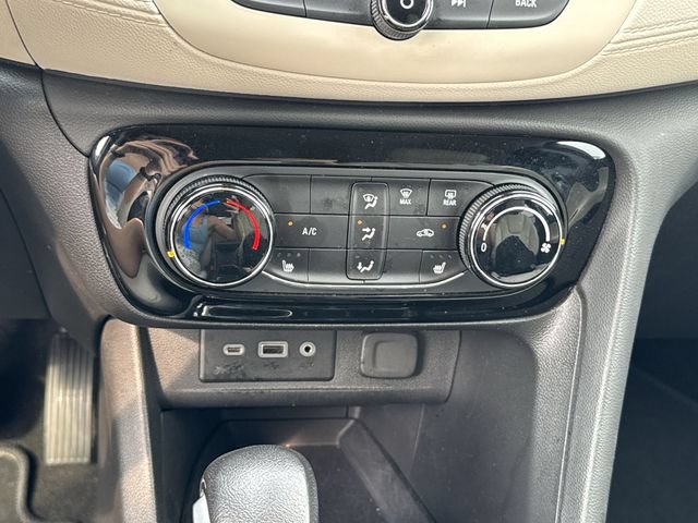 Used 2022 Buick Encore GX Preferred w/ Cold Weather Comfort Package FWD image 17