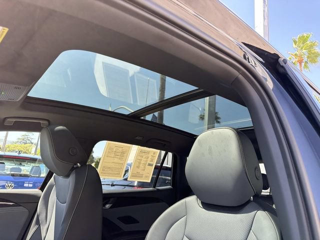 Certified 2025 Volkswagen Tiguan SE R-Line FWD image 14