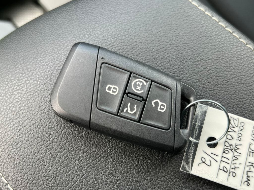 Used 2023 Volkswagen Tiguan SE R-Line AWD/4WD image 25