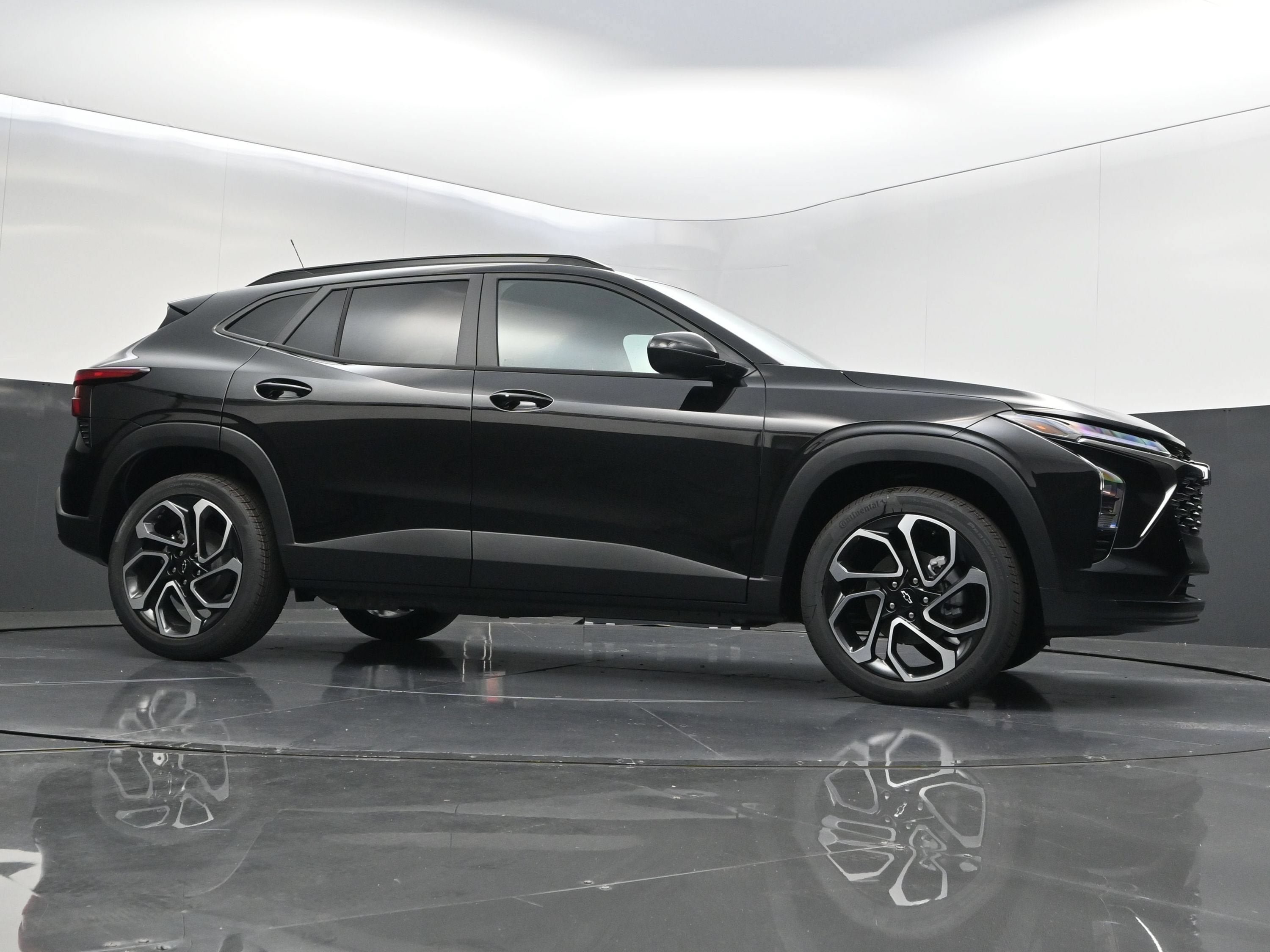 New 2026 Chevrolet Trax RS w/ Sunroof Package FWD image 44