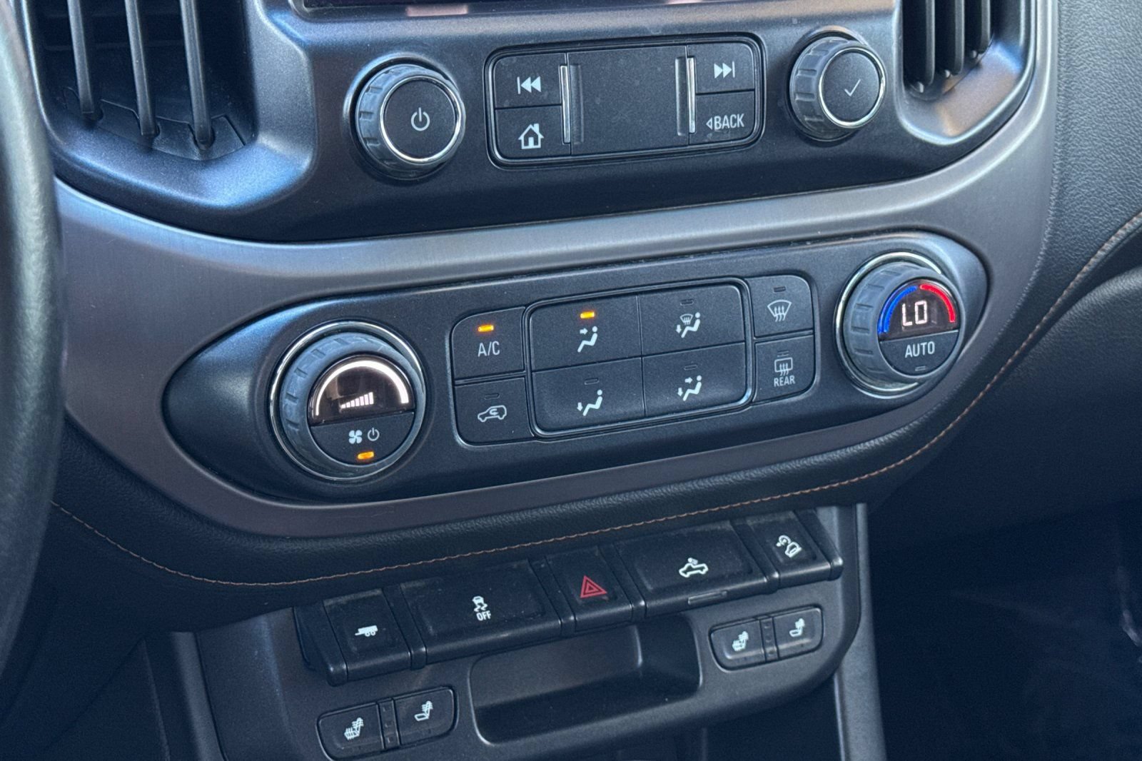 Certified 2022 GMC Canyon AT4 w/ Trailering Package AWD/4WD image 20