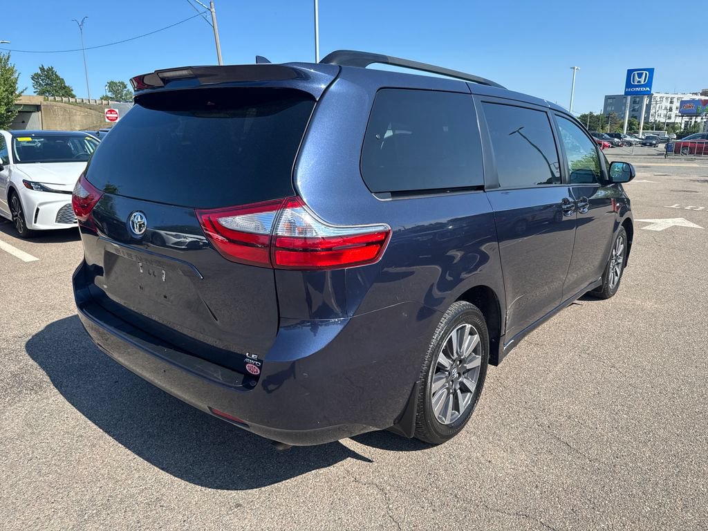 Used 2018 Toyota Sienna LE AWD/4WD image 9