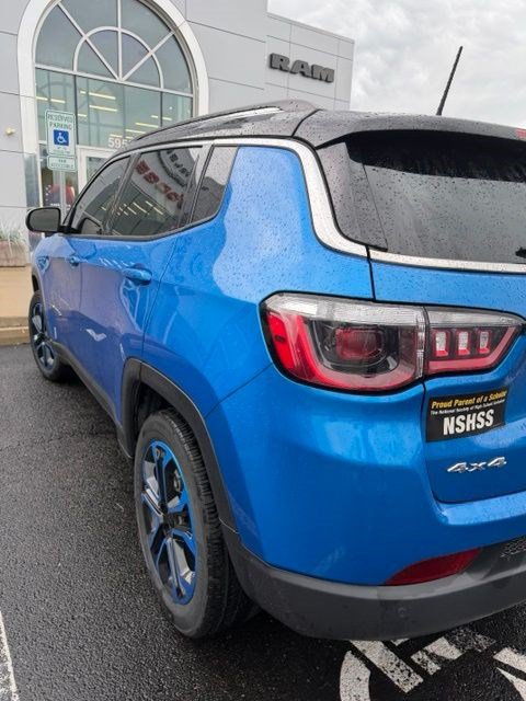 Used 2022 Jeep Compass Limited AWD/4WD image 9