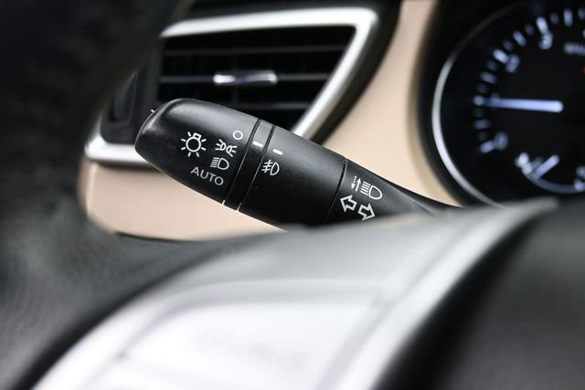 Used 2016 Nissan Rogue SL w/ SL Premium Package FWD image 24