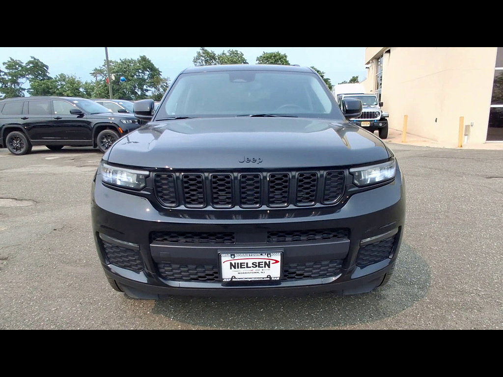 Certified 2023 Jeep Grand Cherokee L Limited w/ Black Appearance Package AWD/4WD image 3