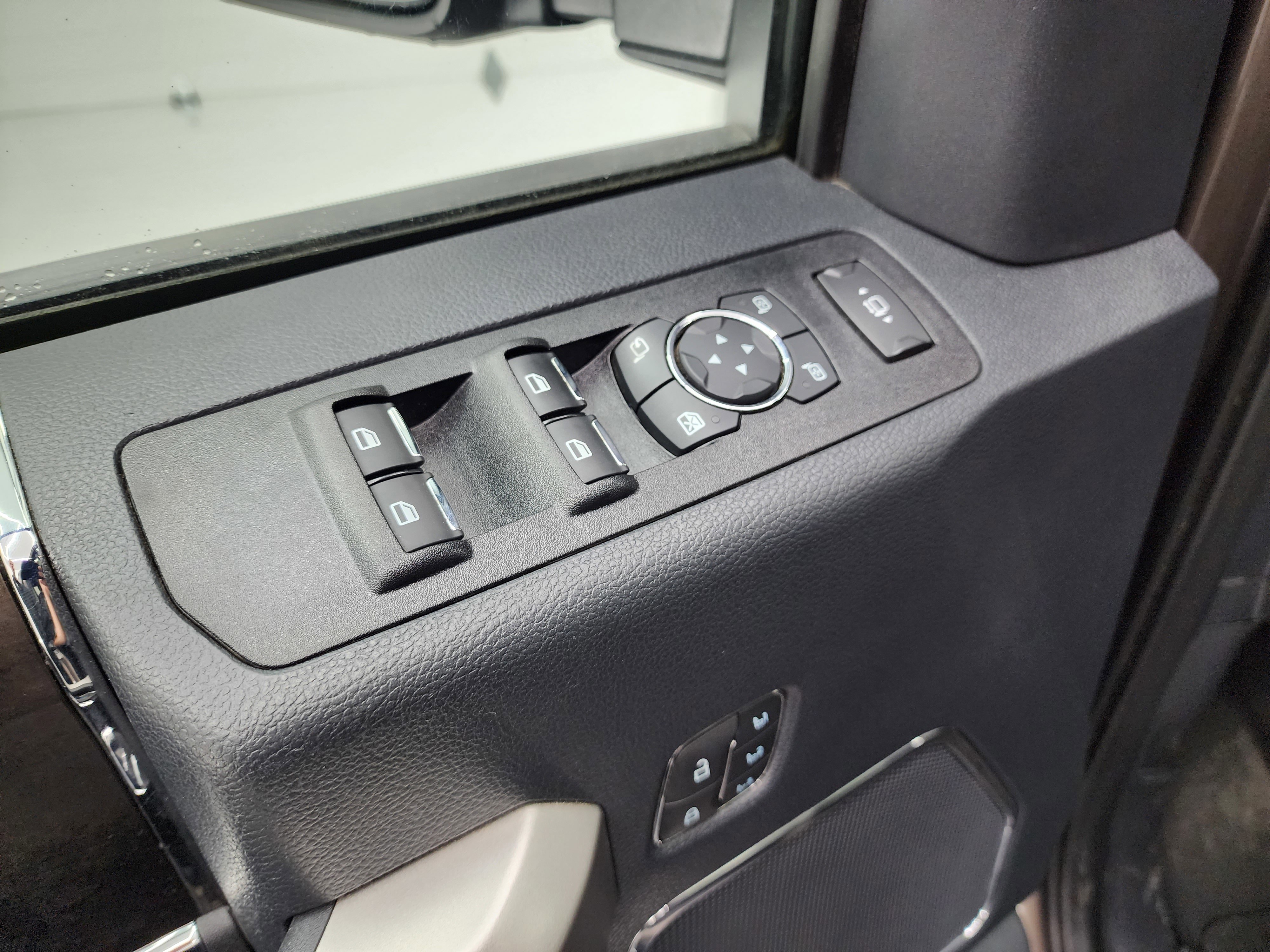 Used 2022 Ford F350 Lariat image 43