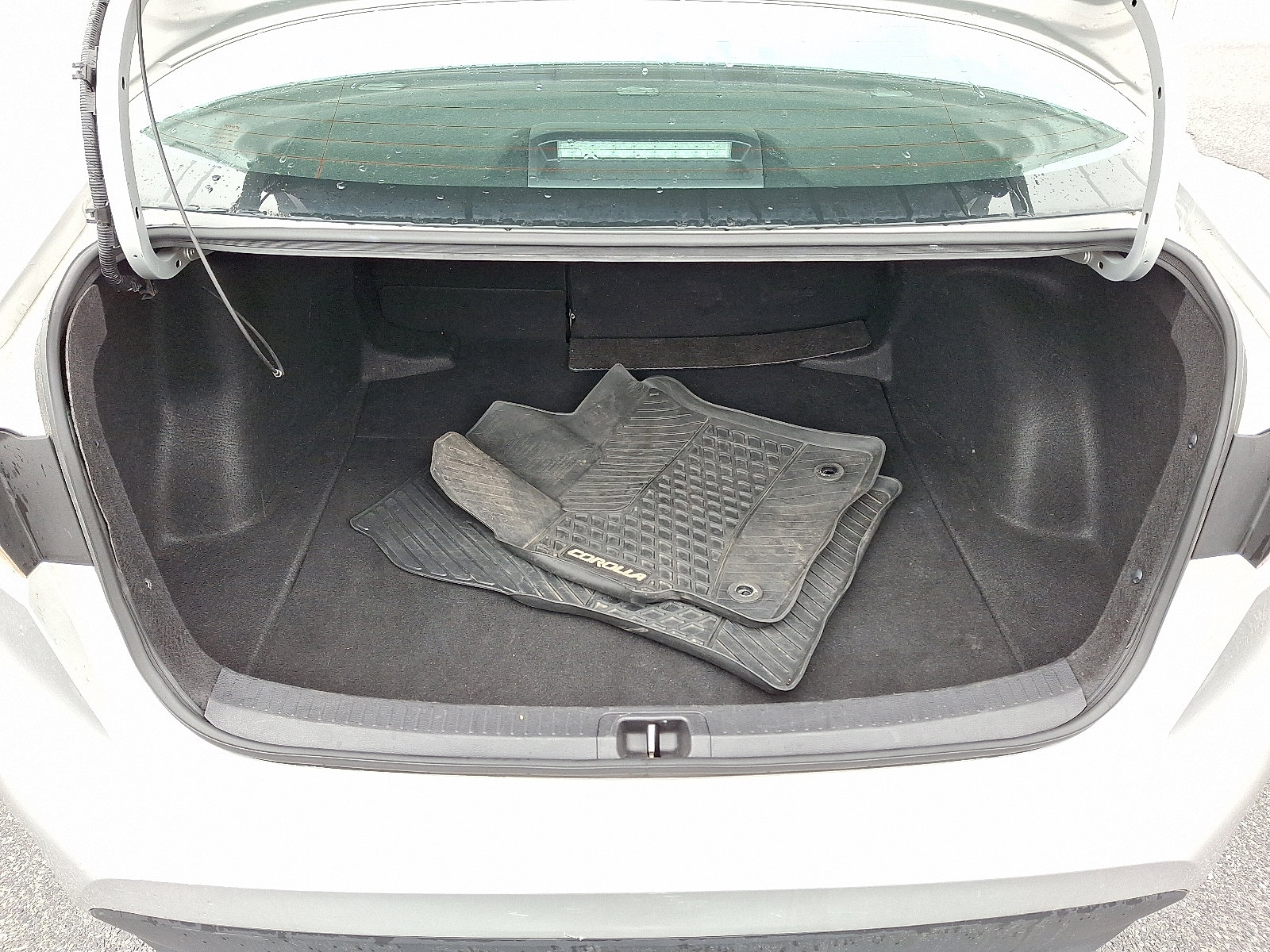 Used 2024 Toyota Corolla LE image 28