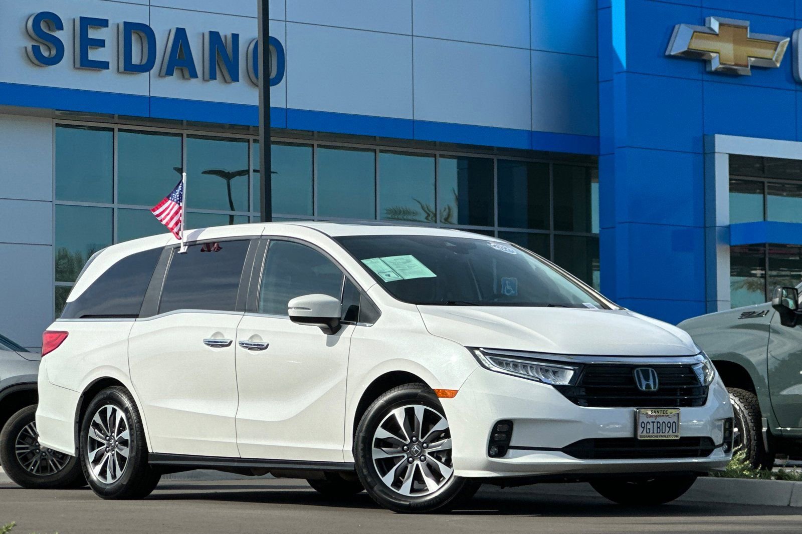 Used 2023 Honda Odyssey EX-L image 2