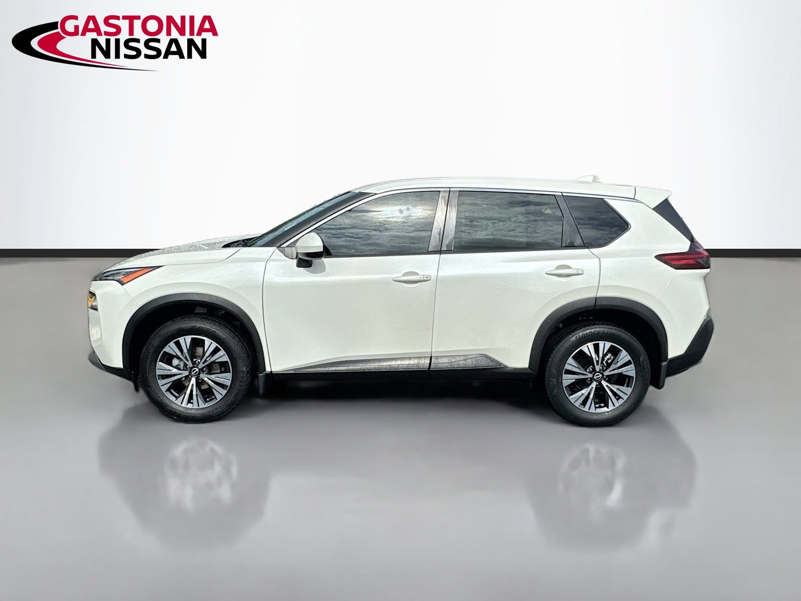 Used 2023 Nissan Rogue SV FWD image 5