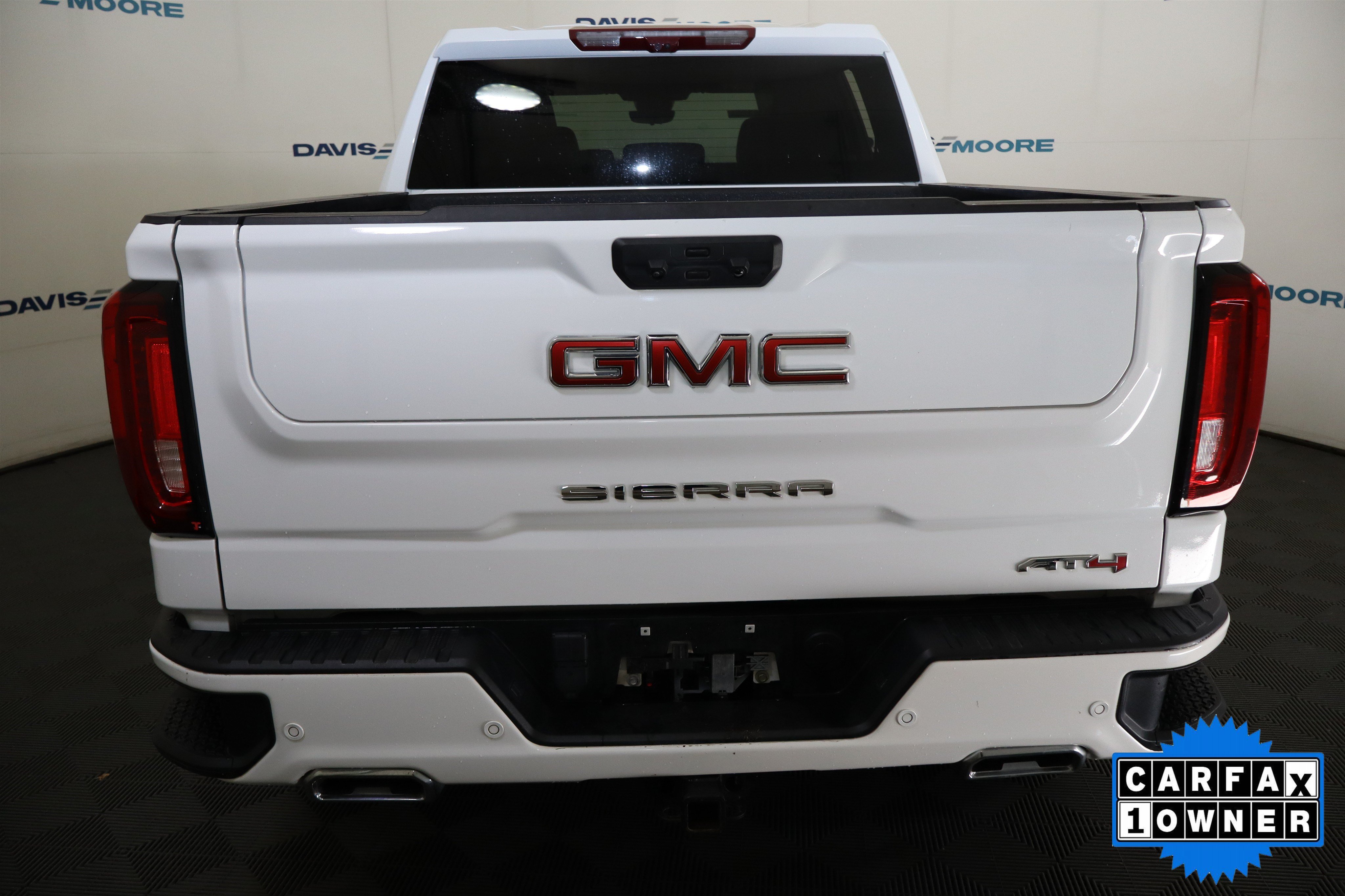 Used 2024 GMC Sierra 1500 AT4 w/ Technology Package AWD/4WD image 8
