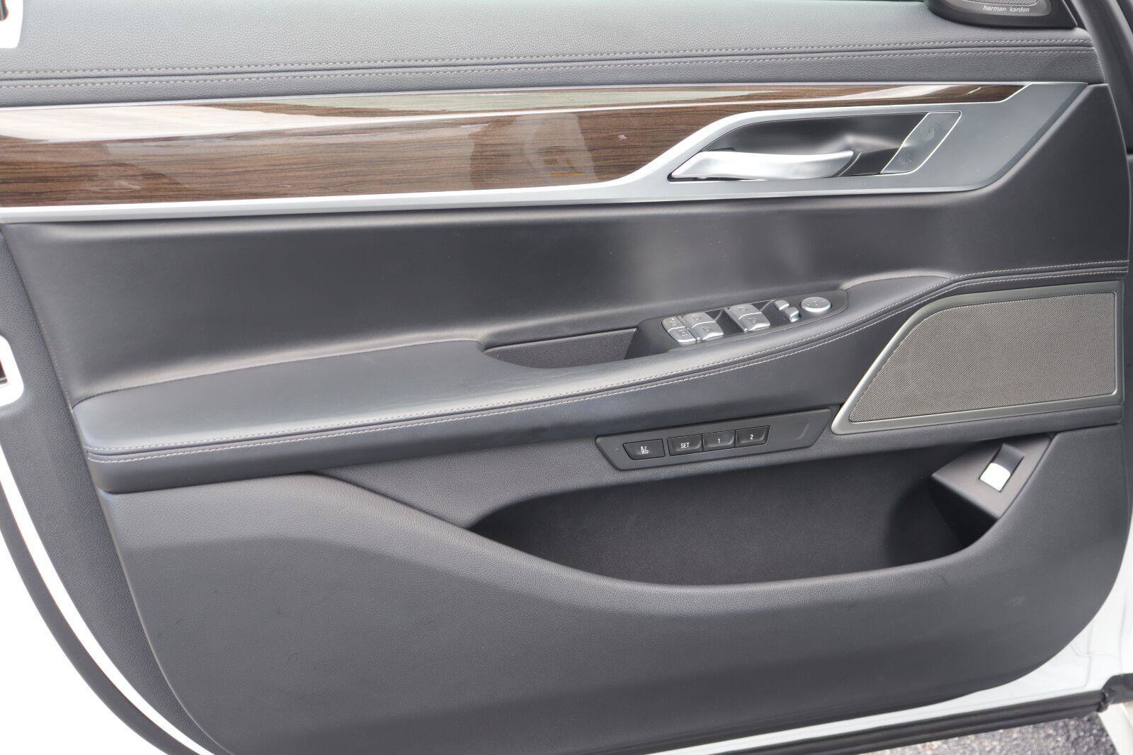 Used 2020 BMW 740i RWD image 10