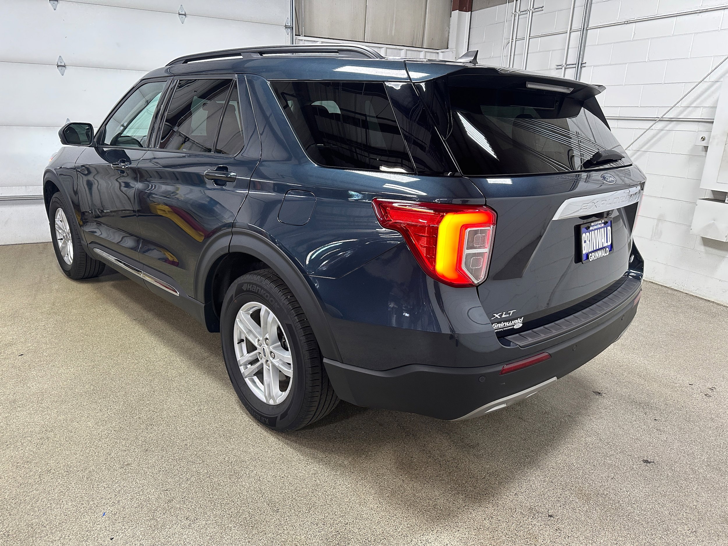 Used 2023 Ford Explorer XLT w/ Equipment Group 202A AWD/4WD image 7
