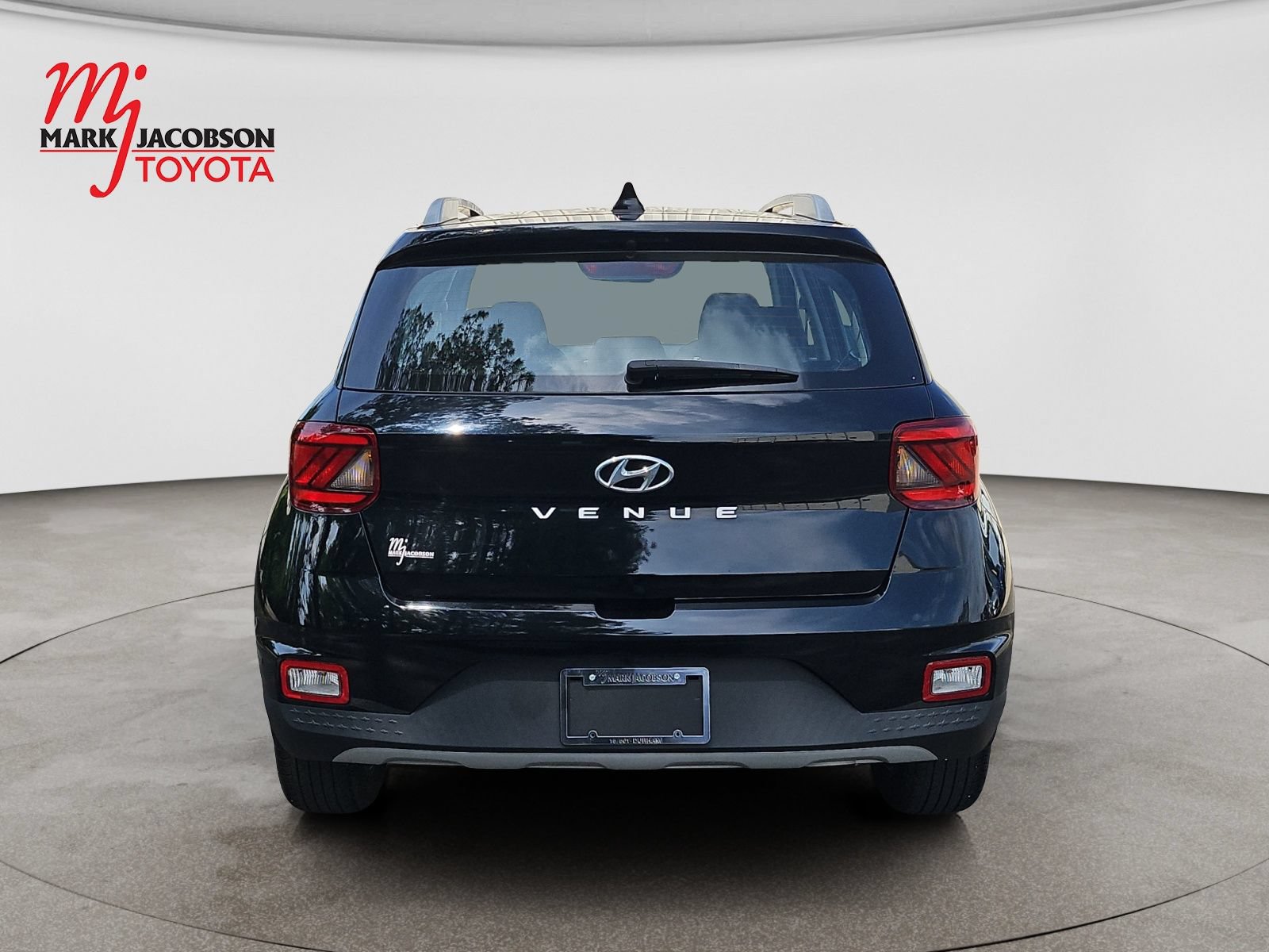 Used 2022 Hyundai Venue SEL FWD image 6