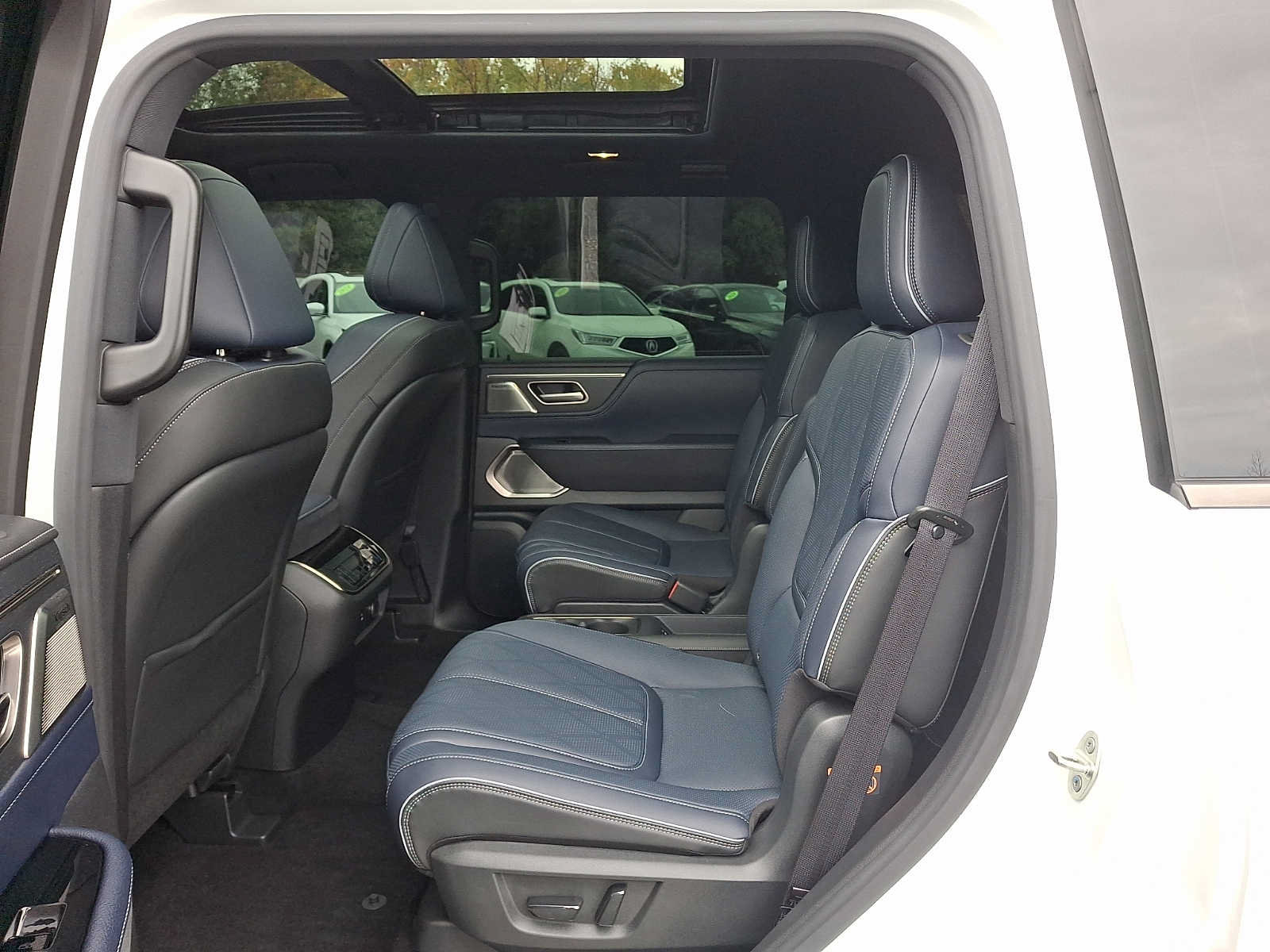 Used 2026 INFINITI QX80 4WD w/ Sport Exterior Package image 10