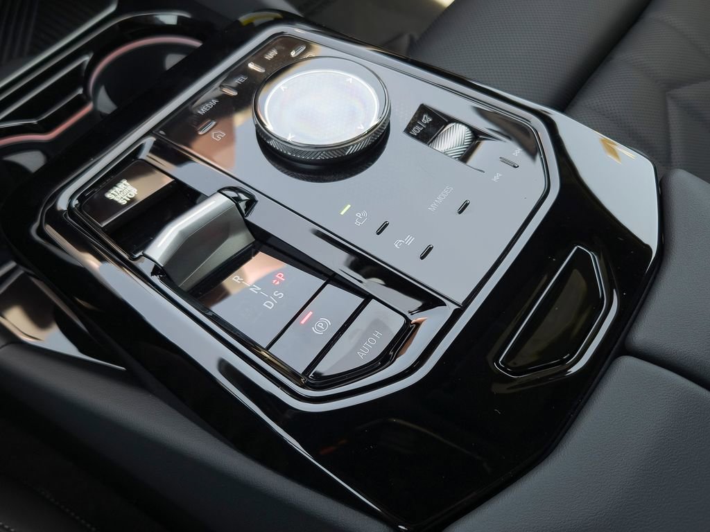 New 2026 BMW 550e xDrive AWD/4WD image 10
