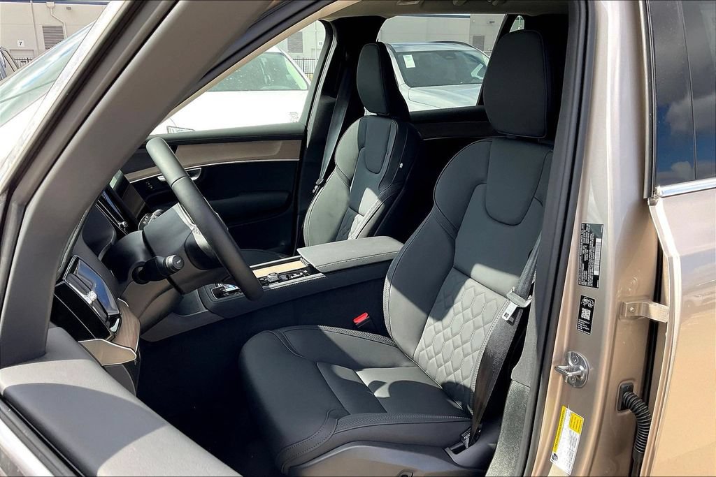 New 2026 Volvo XC90 B5 Plus w/ Protection Package Premier AWD/4WD image 29