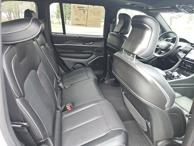 Used 2024 Jeep Grand Cherokee Overland w/ Luxury Tech Group IV AWD/4WD image 16