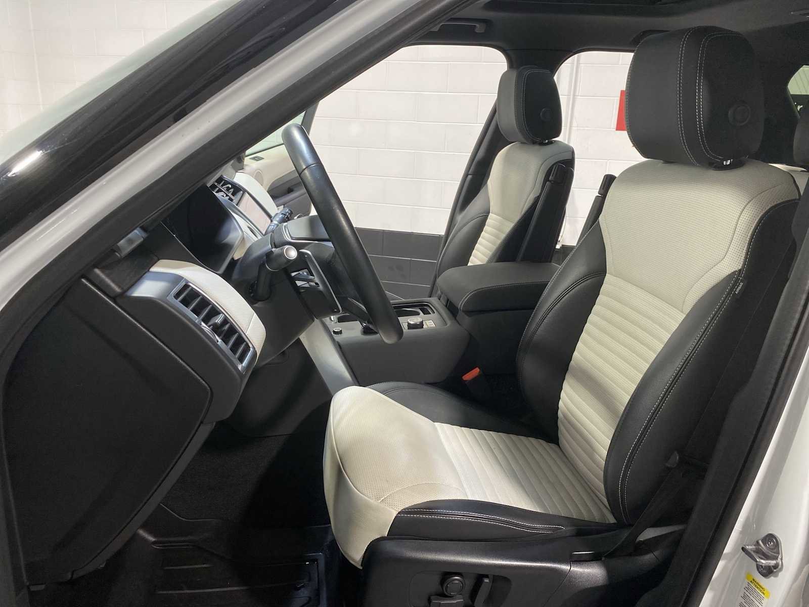 Used 2023 Land Rover Discovery S R-Dynamic AWD/4WD image 11