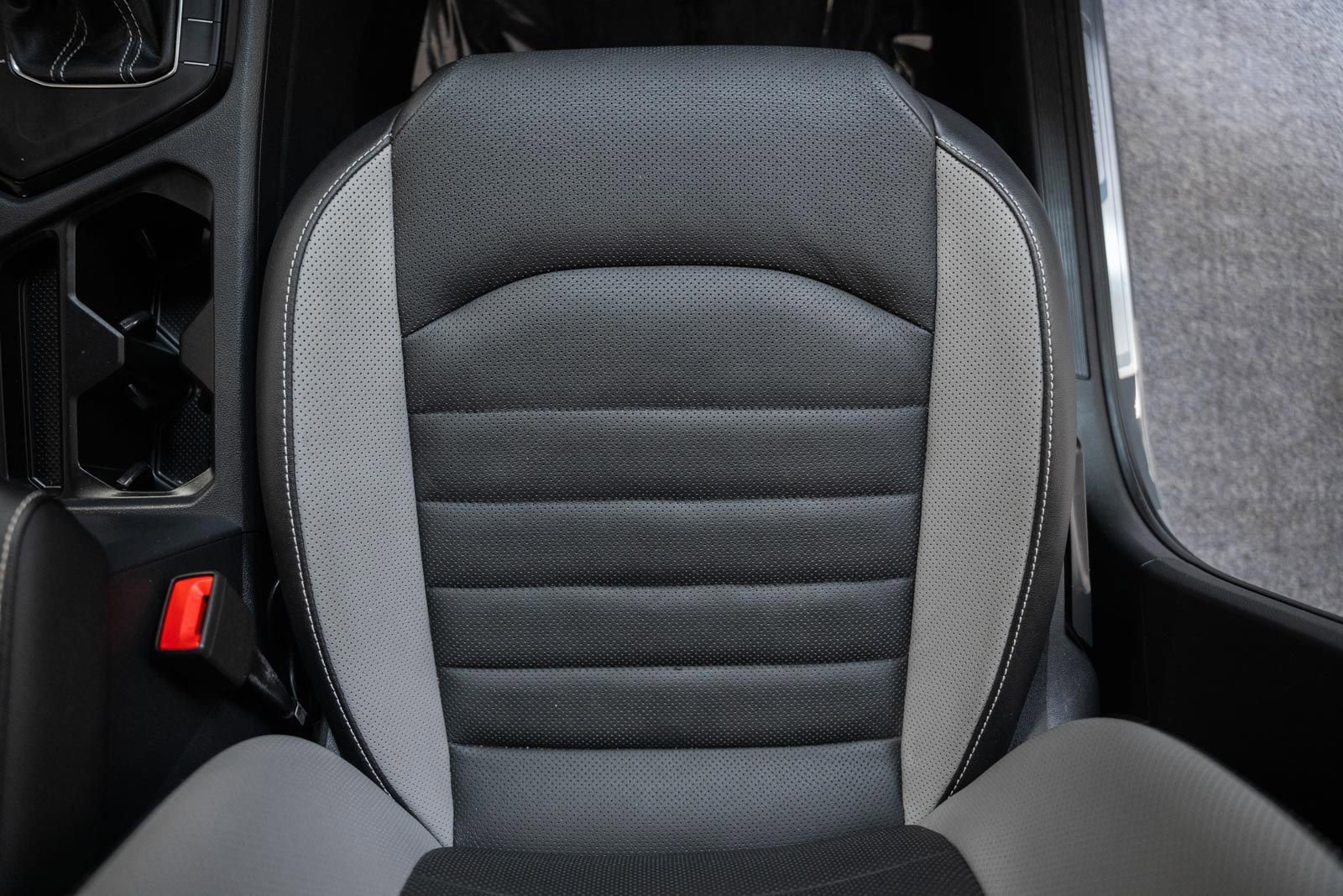 Used 2022 Volkswagen Taos SEL w/ Panoramic Sunroof Package FWD image 34