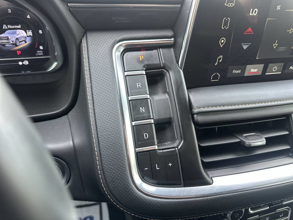 Used 2024 GMC Yukon AT4 w/ Technology Package AWD/4WD image 19