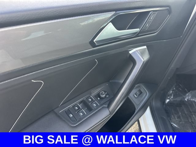 Certified 2024 Volkswagen Tiguan SE FWD image 17