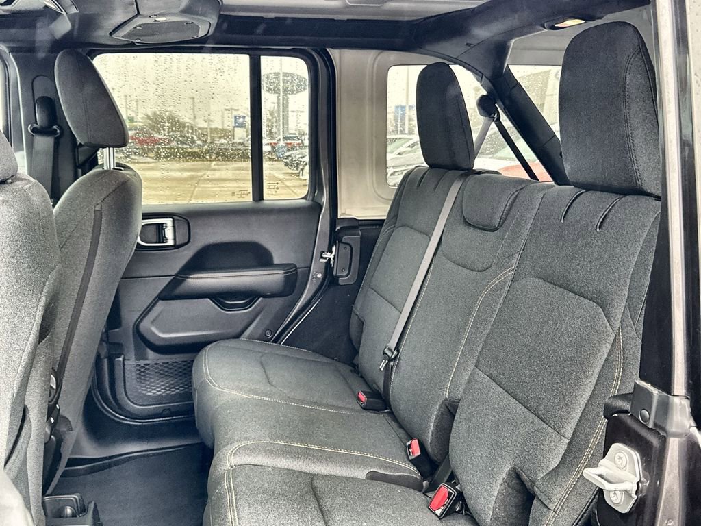 Used 2025 Jeep Wrangler Sahara image 24