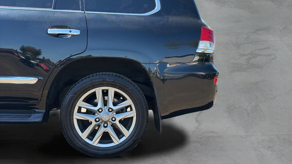 Used 2015 Lexus LX 570 4WD w/ Luxury Package image 30