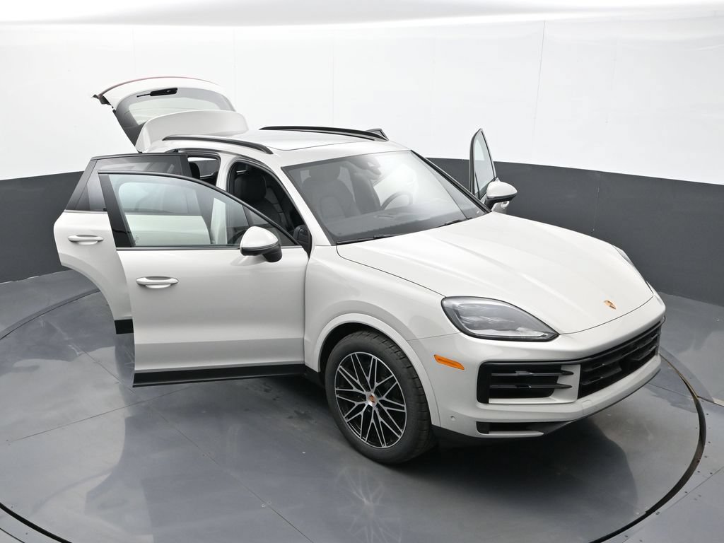 Certified 2026 Porsche Cayenne AWD/4WD image 32