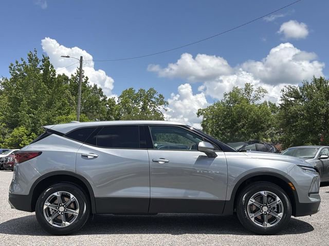 Used 2025 Chevrolet Blazer LT FWD image 6
