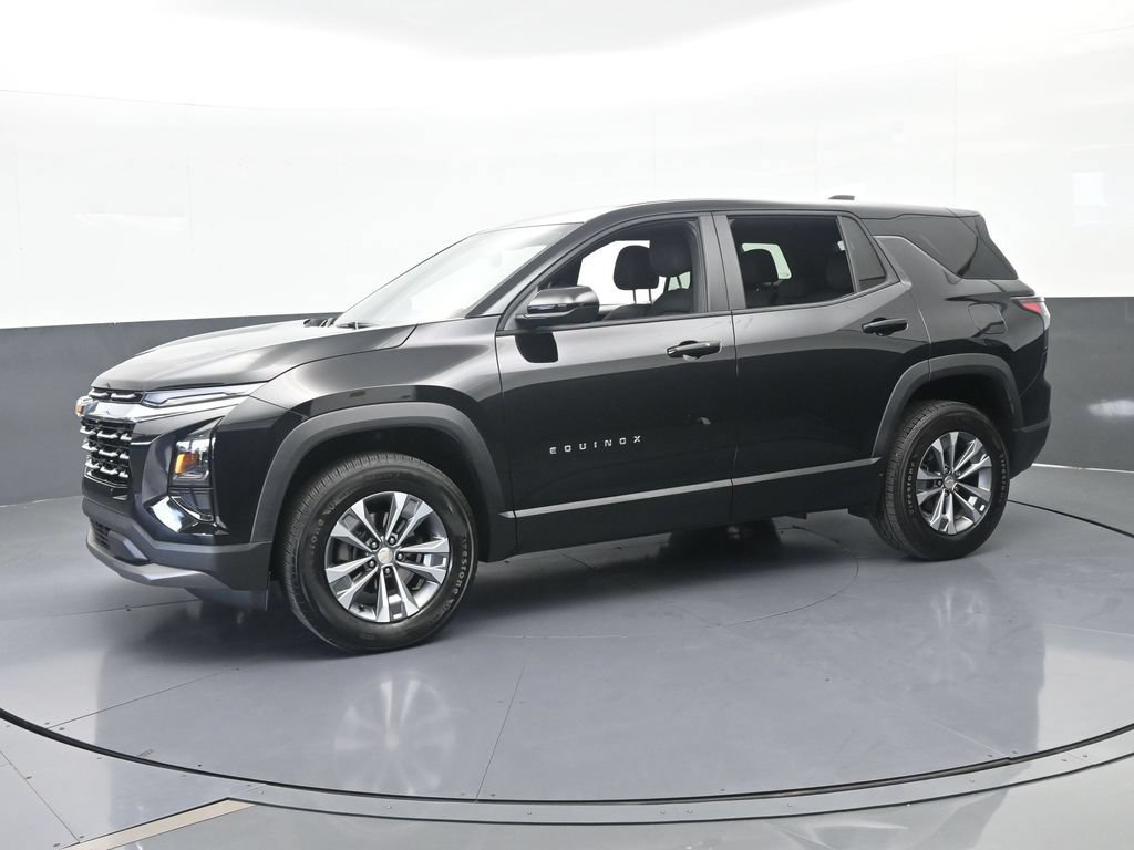Used 2026 Chevrolet Equinox LT FWD image 2