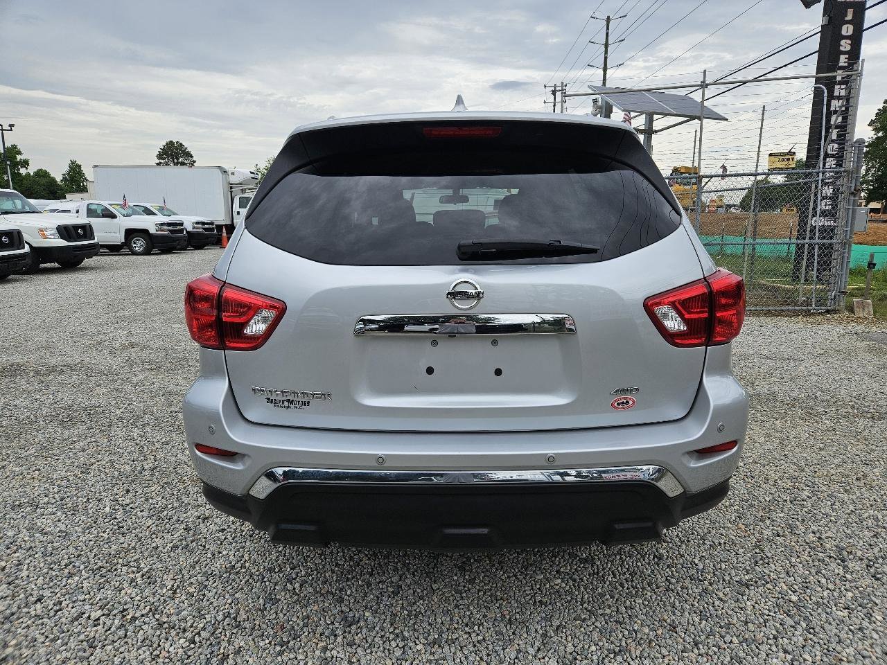 Used 2019 Nissan Pathfinder S AWD/4WD image 4