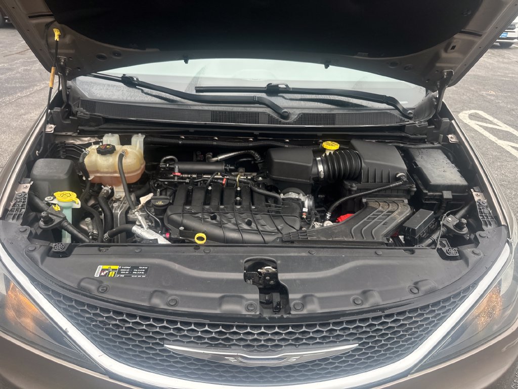 Used 2017 Chrysler Pacifica LX FWD image 22