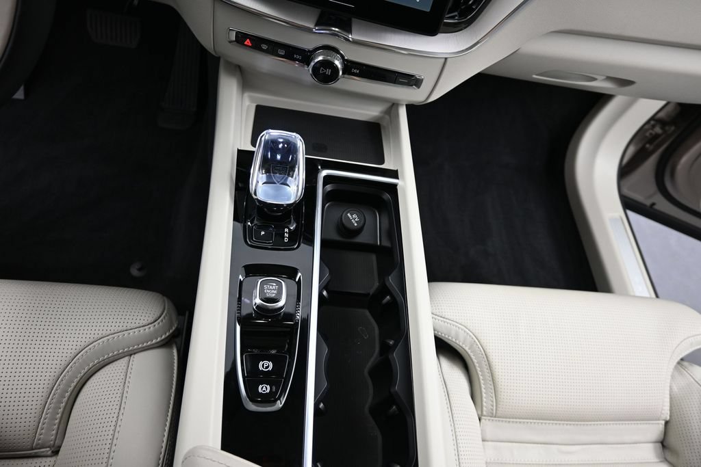 New 2026 Volvo XC60 B5 Ultra w/ Protection Package Premier AWD/4WD image 14