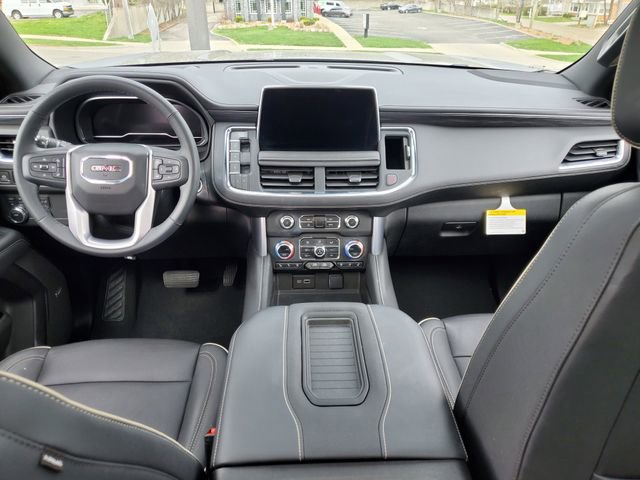 Used 2023 GMC Yukon SLT w/ SLT Luxury Package image 16