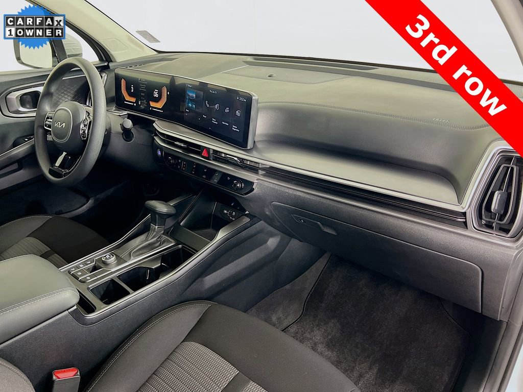 Certified 2025 Kia Sorento LX image 28