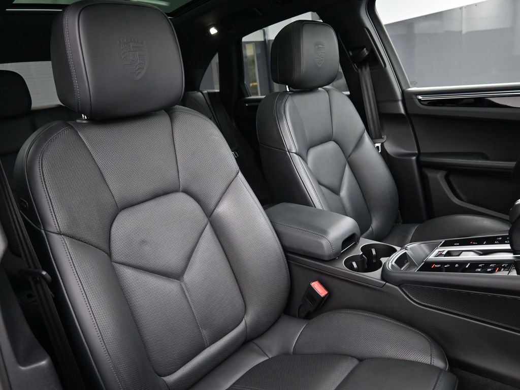 Certified 2023 Porsche Macan S AWD/4WD image 31