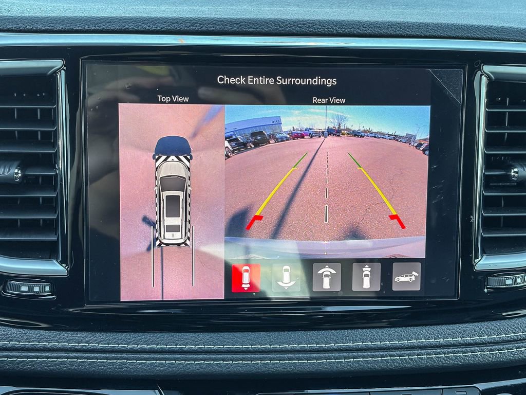 Used 2025 Chrysler Pacifica Premium image 52