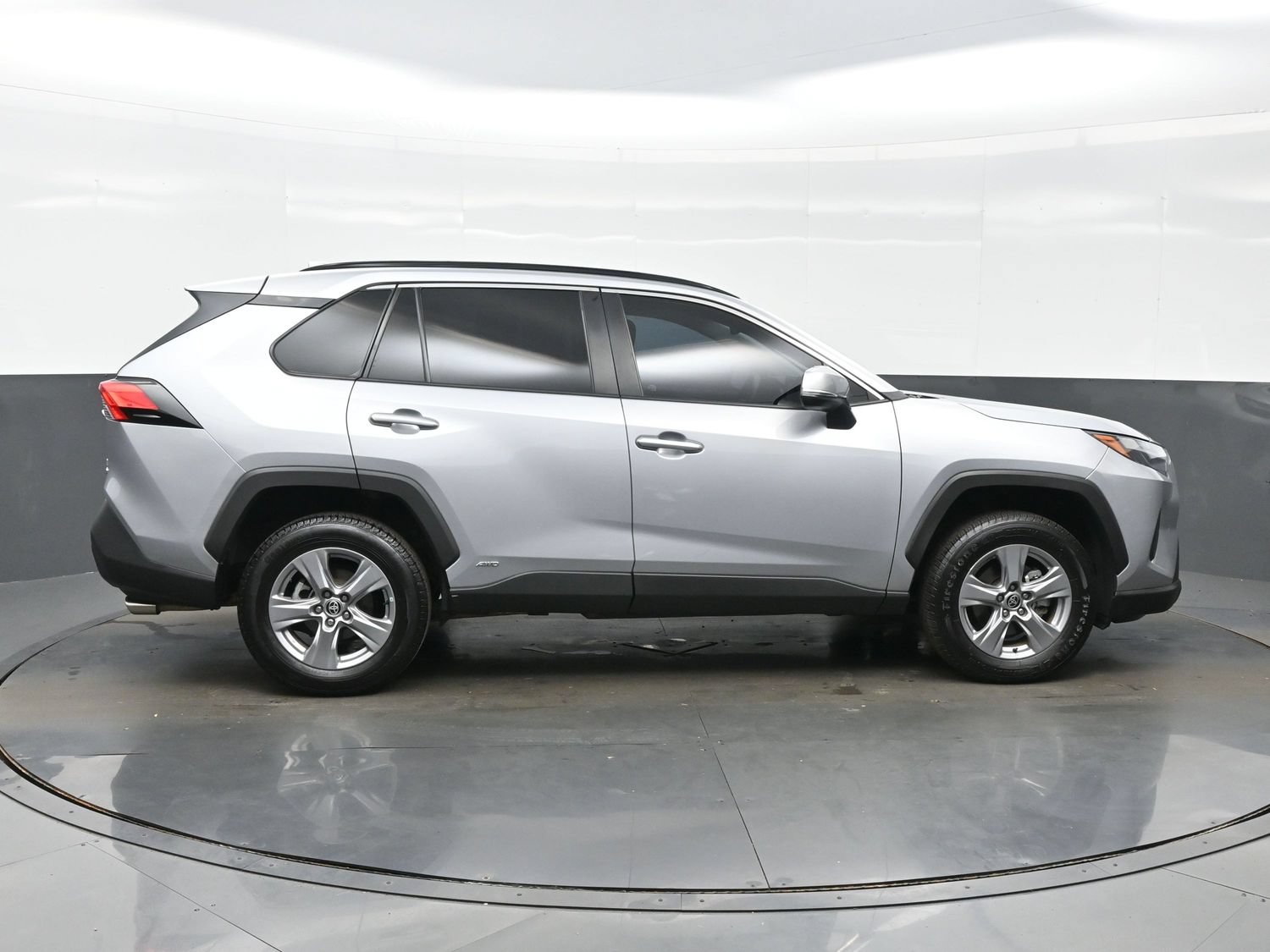 Used 2022 Toyota RAV4 XLE w/ Convenience Package AWD/4WD image 7