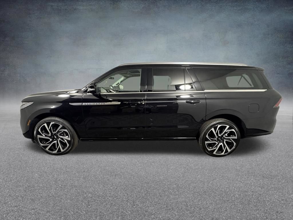 New 2026 Lincoln Navigator L Reserve AWD/4WD image 3