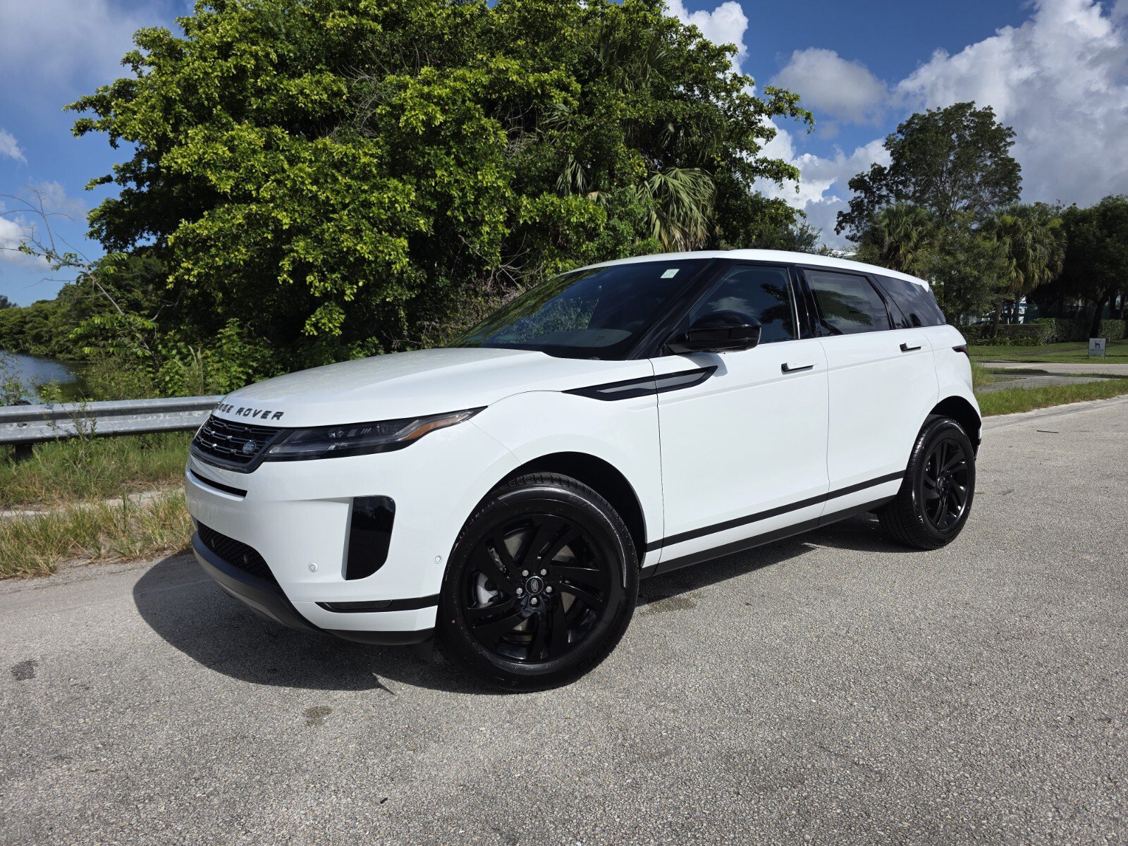 New 2026 Land Rover Range Rover Evoque S AWD/4WD image 1