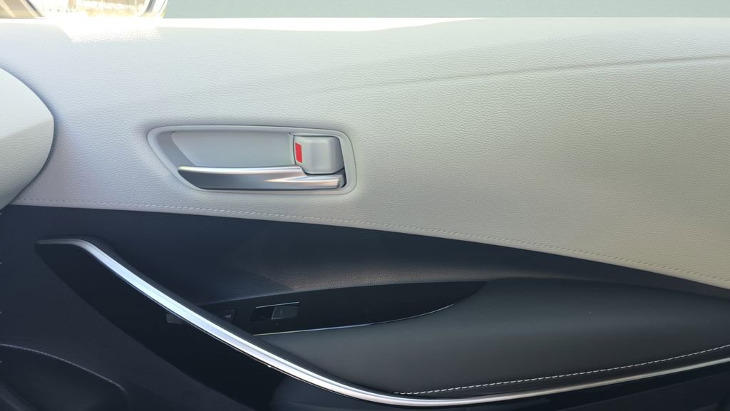 Used 2025 Toyota Corolla XSE image 16