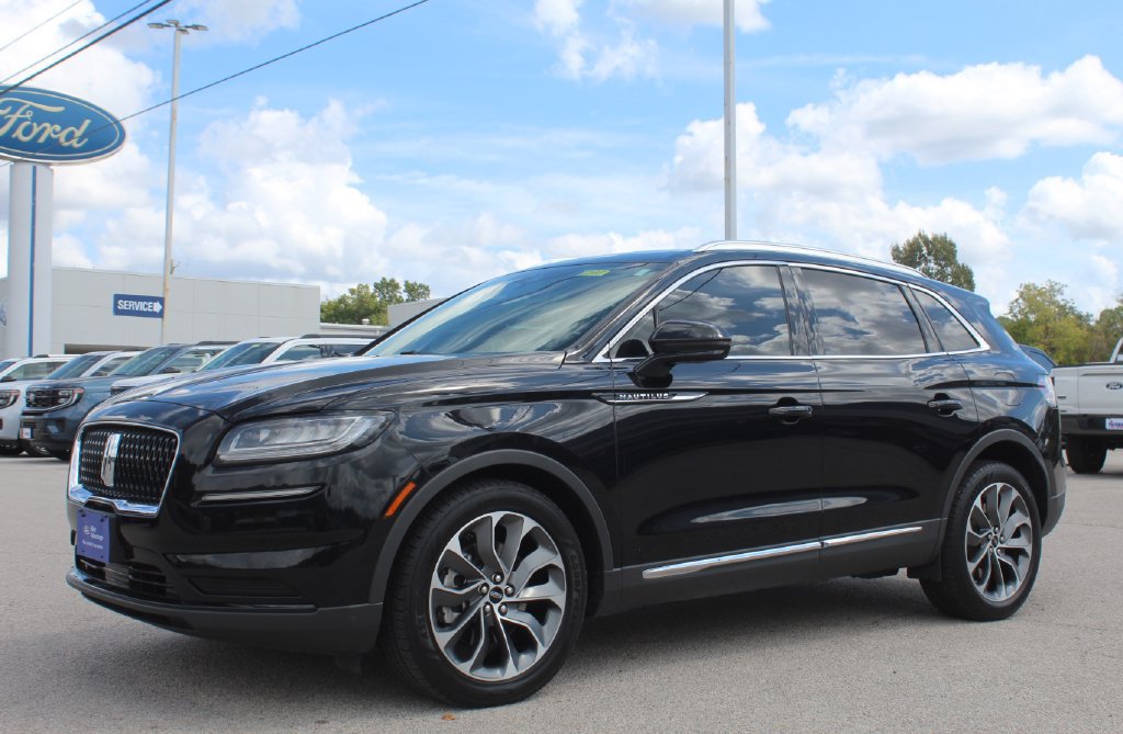 Used 2023 Lincoln Nautilus Reserve w/ Monochromatic Package AWD/4WD image 3