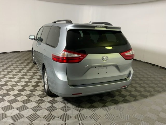 Used 2019 Toyota Sienna LE w/ LE Preferred Package image 11