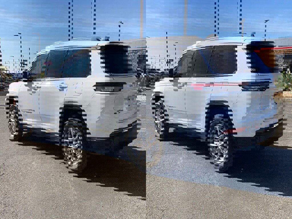 Used 2022 Jeep Grand Cherokee L Laredo w/ Luxury Tech Group I image 7