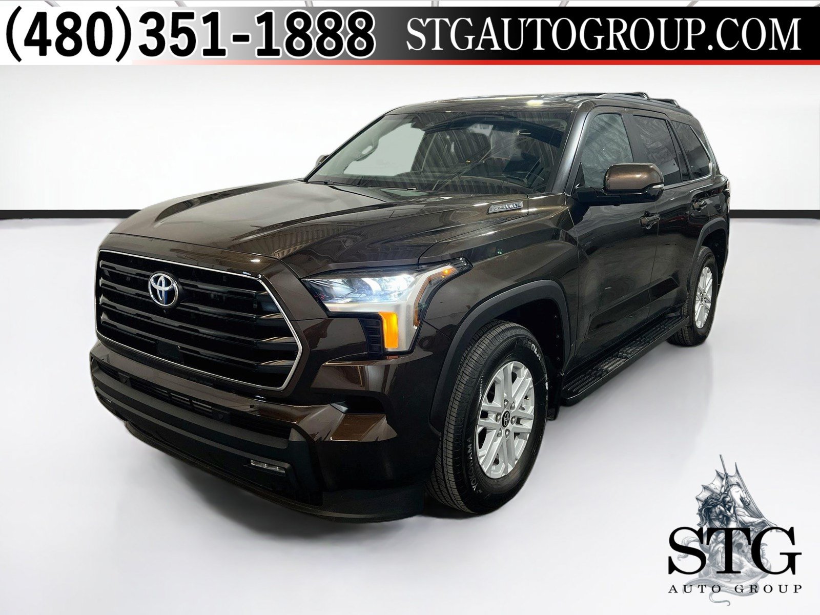 Used 2024 Toyota Sequoia SR5 w/ SR5 Premium Package AWD/4WD image 1