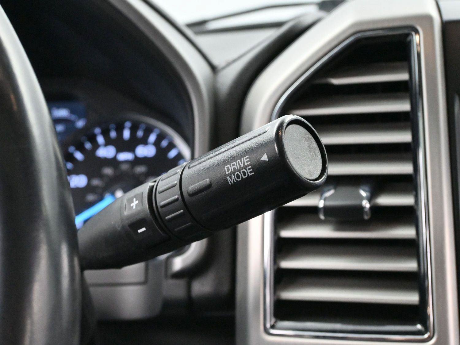 Used 2021 Ford F350 Platinum w/ Tremor Off-Road Package image 27