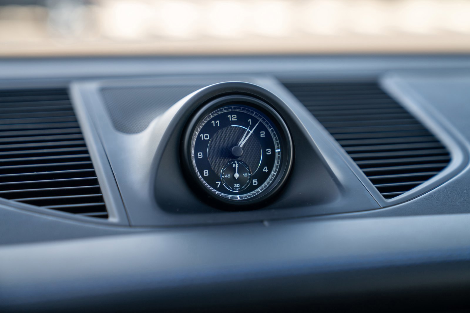 Certified 2024 Porsche Macan image 17