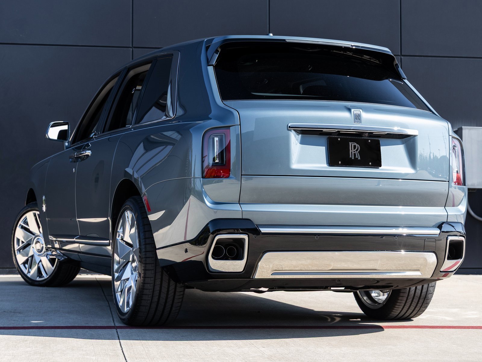 New 2026 Rolls-Royce Cullinan image 9