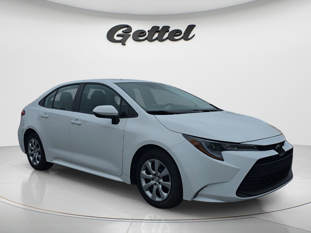 Used 2024 Toyota Corolla LE image 2